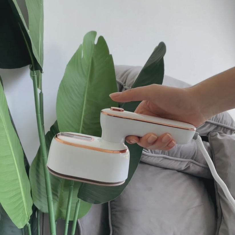 CONJEX™ Premium Steam Iron
By Aerobud®